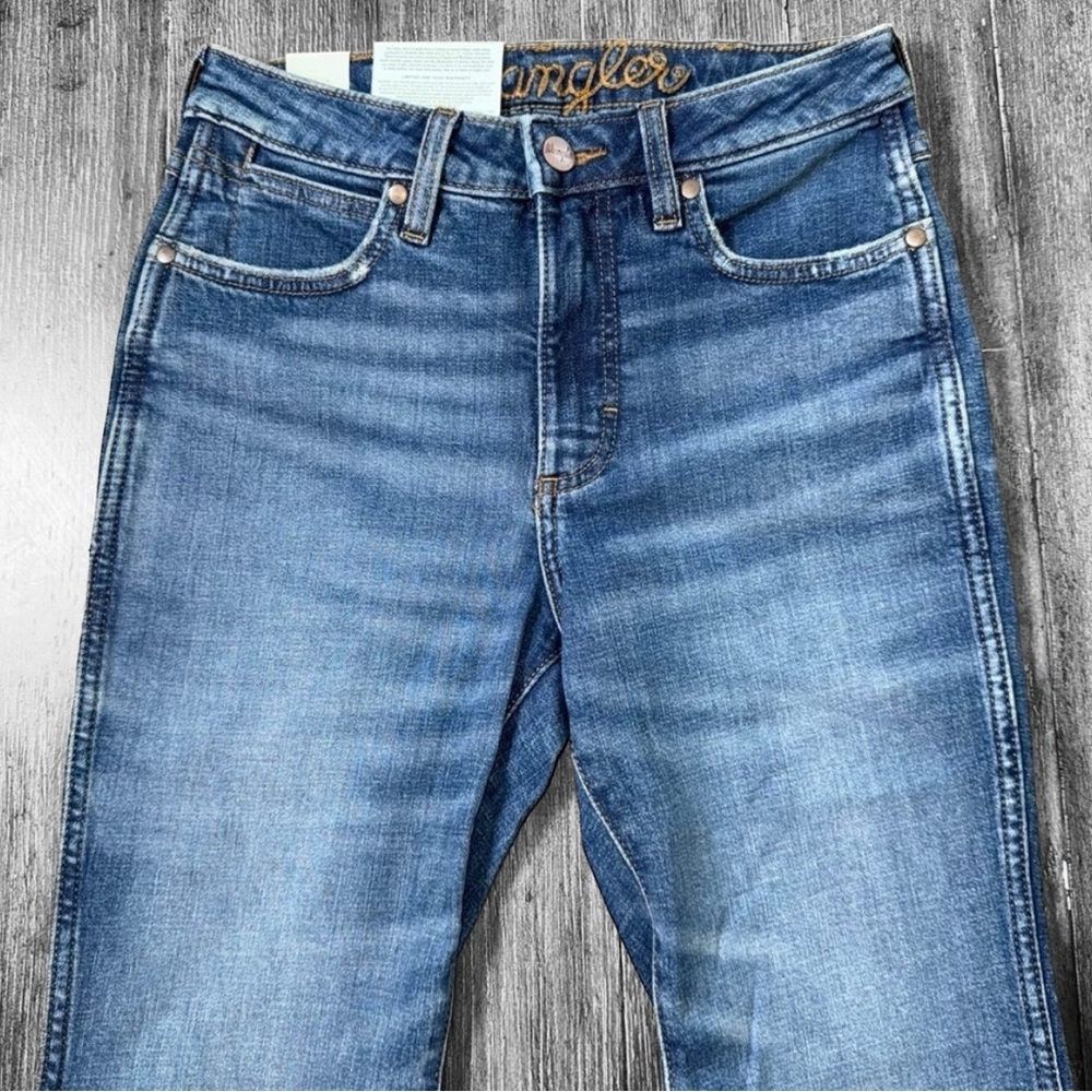 Wrangler Retro High Rise Trumpet
UltraFlare Jeans Tall 26x34 - Picture 7 of 13